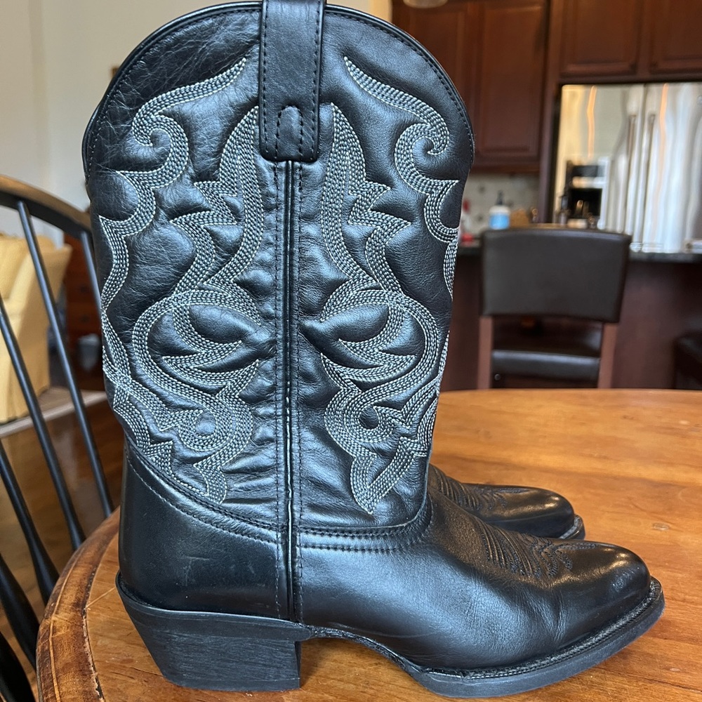 Womens black boots size 9